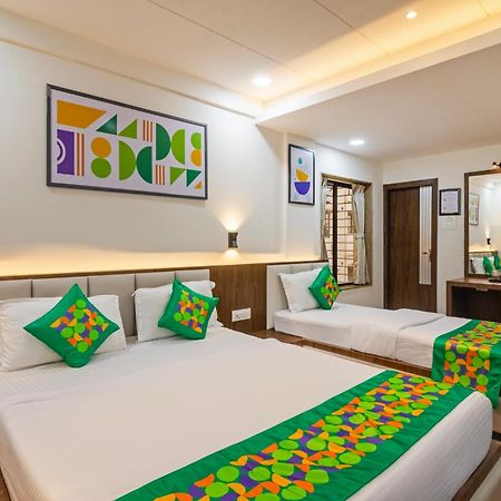 Treebo Petals Banquet & Suites - Kalkuta Zewnętrze zdjęcie